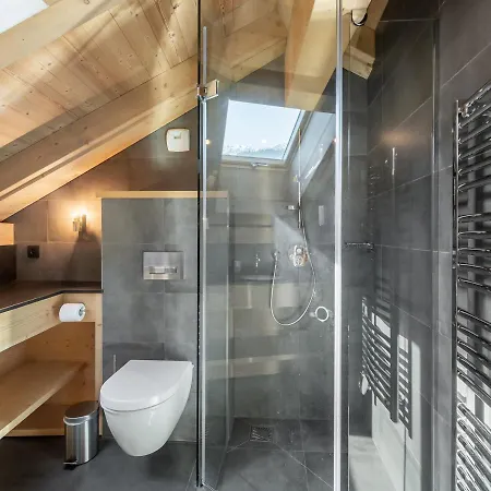 Moderne A Meribel Avec 5 Chambres, Sauna Et Acces Rapide Aux Pistes - Fr-1-566-45