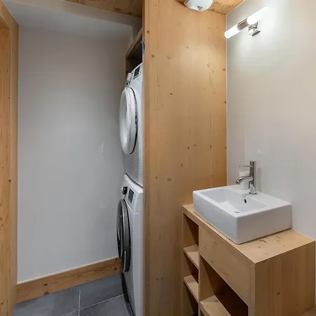 Chalet Moderne A Meribel Avec 5 Chambres, Sauna Et Acces Rapide Aux Pistes - Fr-1-566-45 Les Allues